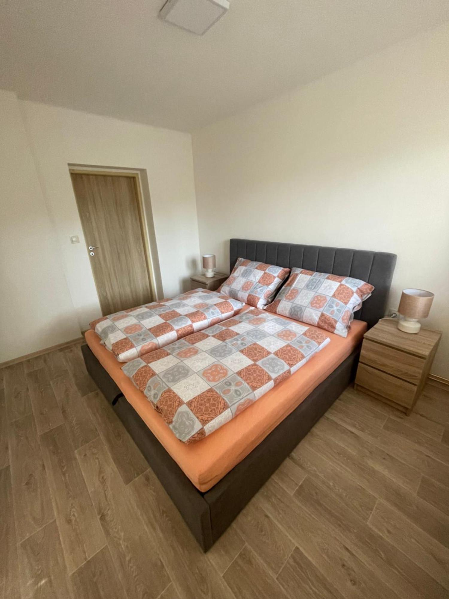 דצ'ין Apartmany Ferie מראה חיצוני תמונה